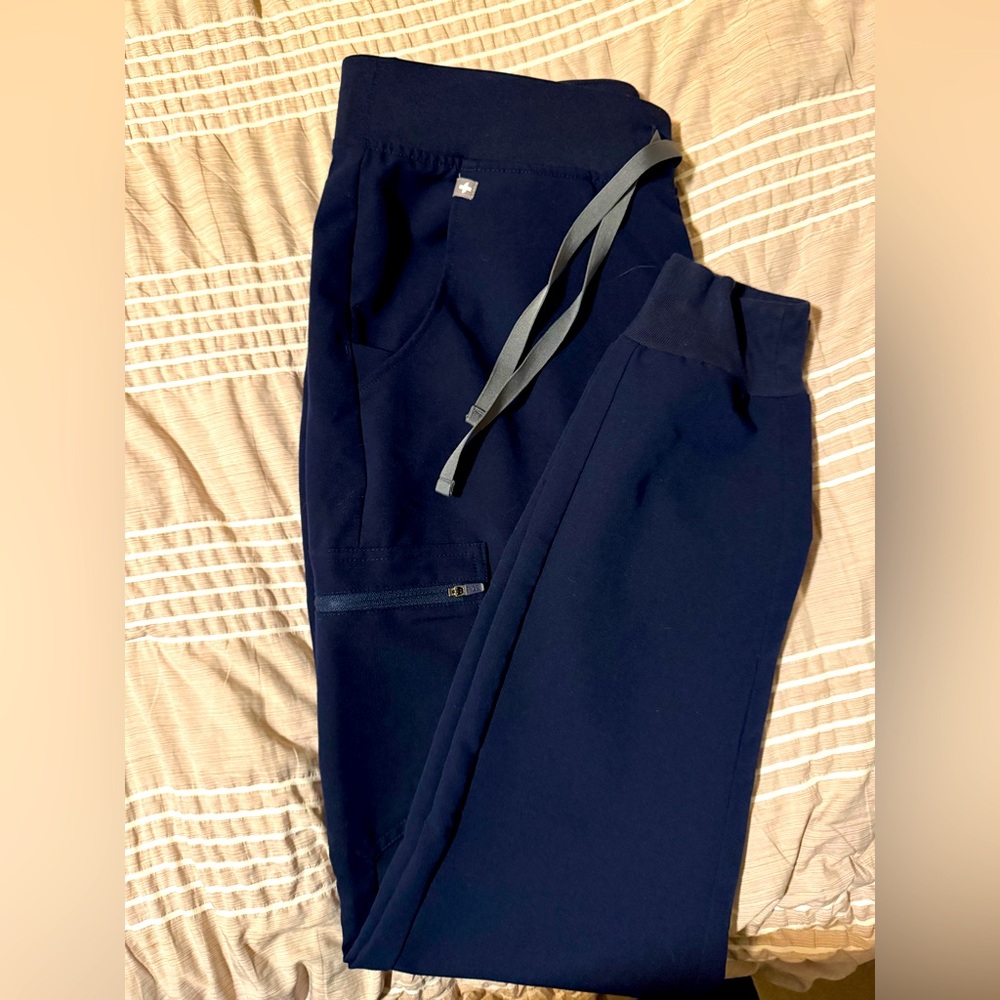 Women’s Figs Navy Blue Scrub pants size MT